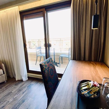 Deluxe Rooms In Blloku Area Tirana Eksteriør billede