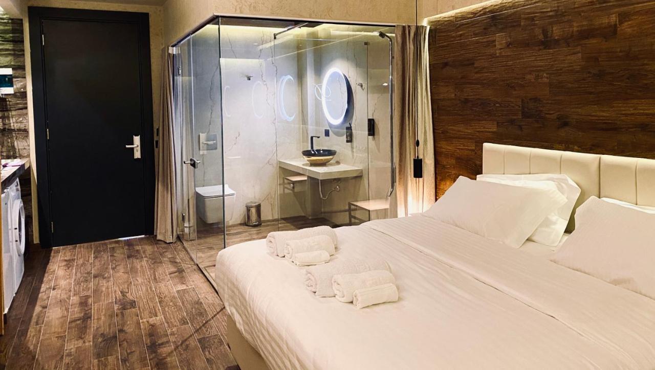 Deluxe Rooms In Blloku Area Tirana Eksteriør billede