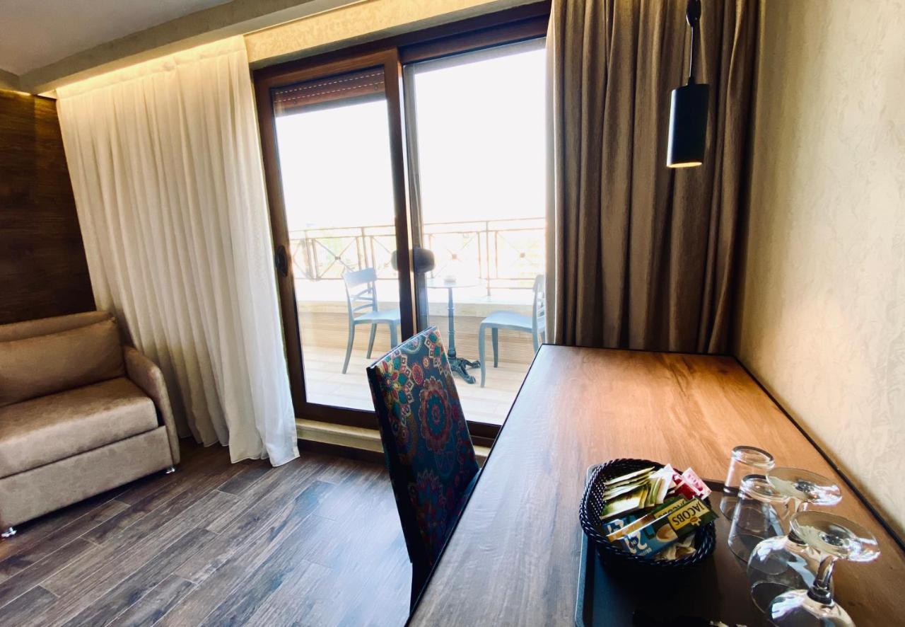 Deluxe Rooms In Blloku Area Tirana Eksteriør billede